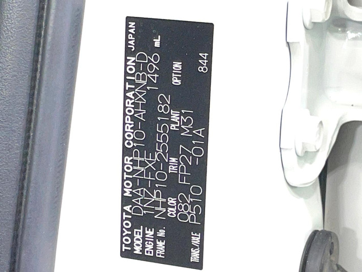 2016 Toyota Aqua DAA-NHP10 (UW-6a36052a1f9d6)[1]