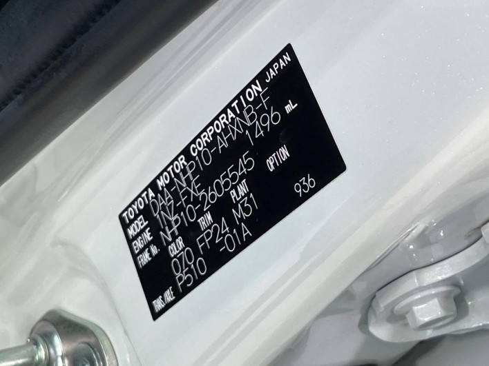 2019 Toyota Aqua DAA-NHP10 (UW-6a36052a7aeab)[1]