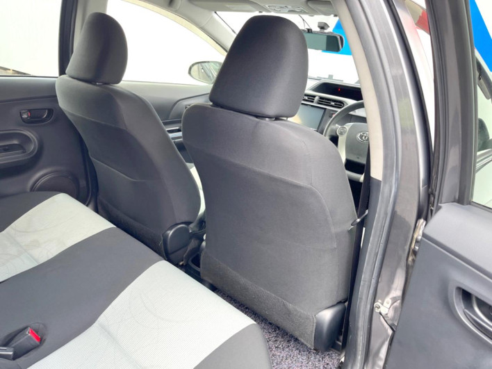 2014 Toyota Aqua DAA-NHP10 (UW-6a36052ce8484)[9]