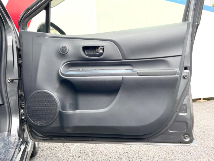 2014 Toyota Aqua DAA-NHP10 (UW-6a36052ce8484)[8]
