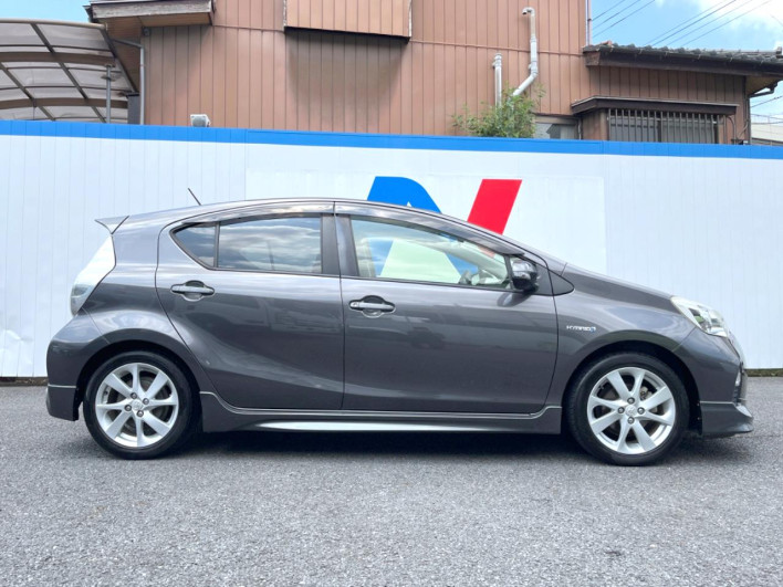 2014 Toyota Aqua DAA-NHP10 (UW-6a36052ce8484)[23]