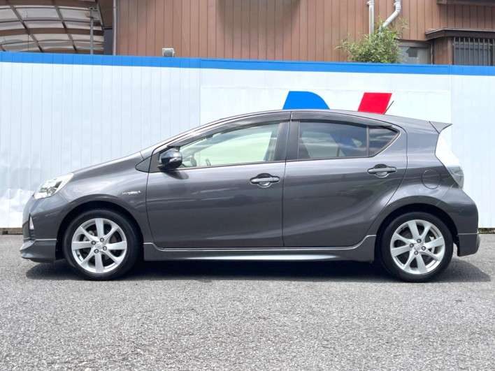 2014 Toyota Aqua DAA-NHP10 (UW-6a36052ce8484)[19]