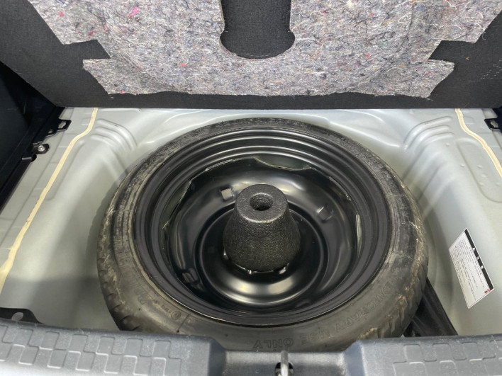 2015 Toyota Aqua DAA-NHP10 (UW-6a36052d997de)[14]