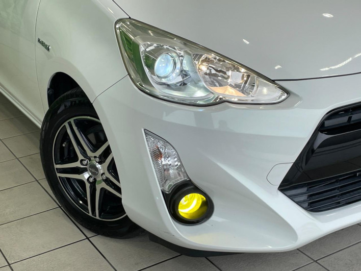 2015 Toyota Aqua DAA-NHP10 (UW-6a36052d997de)[29]