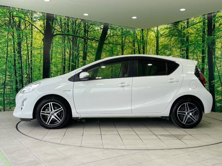 2015 Toyota Aqua DAA-NHP10 (UW-6a36052d997de)[27]