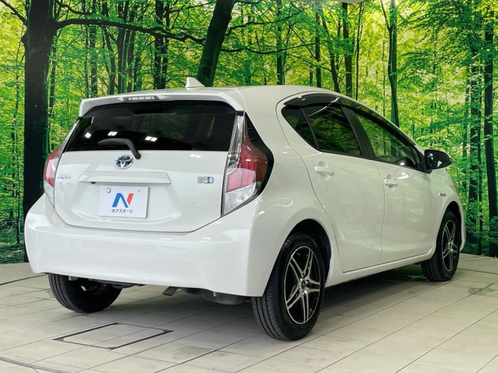 2015 Toyota Aqua DAA-NHP10 (UW-6a36052d997de)[11]