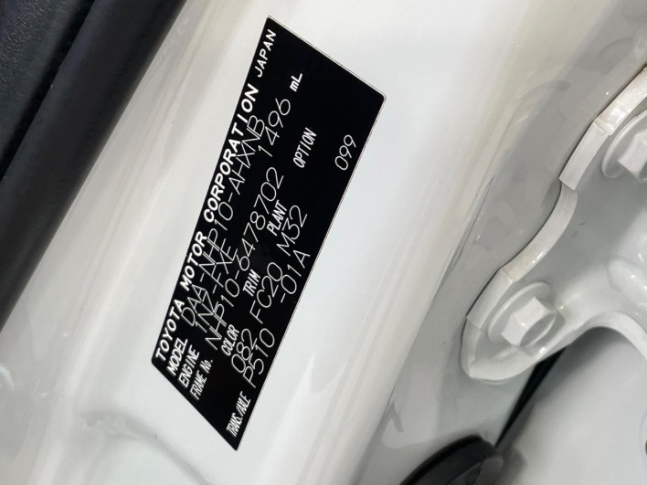 2015 Toyota Aqua DAA-NHP10 (UW-6a36052d997de)[1]