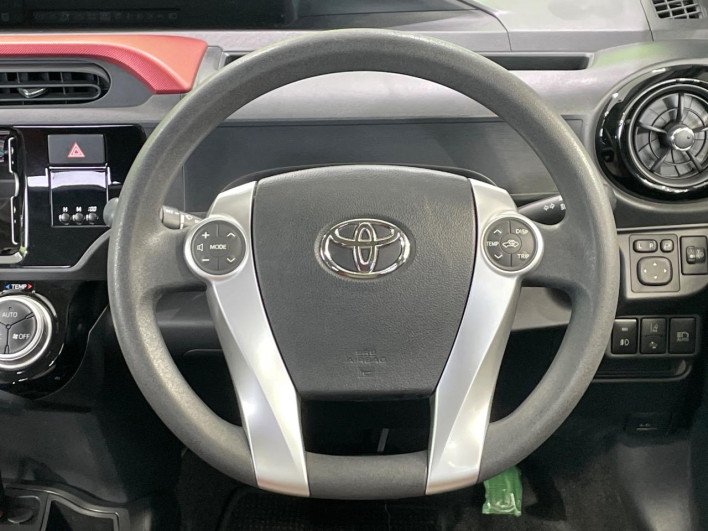 2015 Toyota Aqua DAA-NHP10 (UW-6a36052d997de)[22]