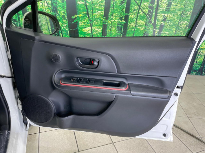 2015 Toyota Aqua DAA-NHP10 (UW-6a36052d997de)[23]