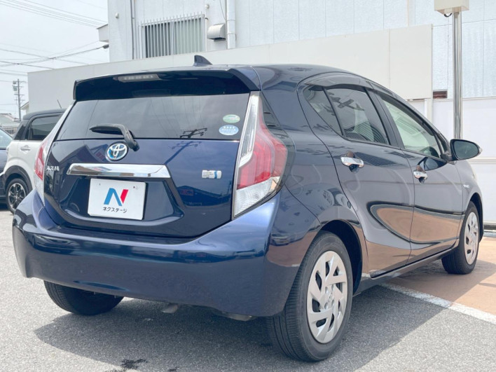 2016 Toyota Aqua DAA-NHP10 (UW-6a36052de815c)[14]