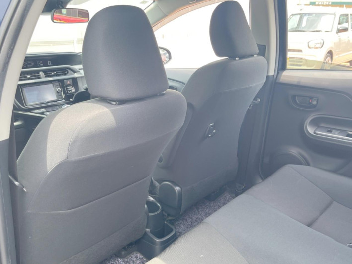 2016 Toyota Aqua DAA-NHP10 (UW-6a36052de815c)[26]