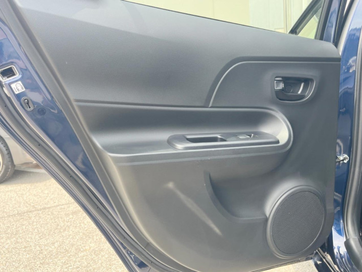 2016 Toyota Aqua DAA-NHP10 (UW-6a36052de815c)[19]