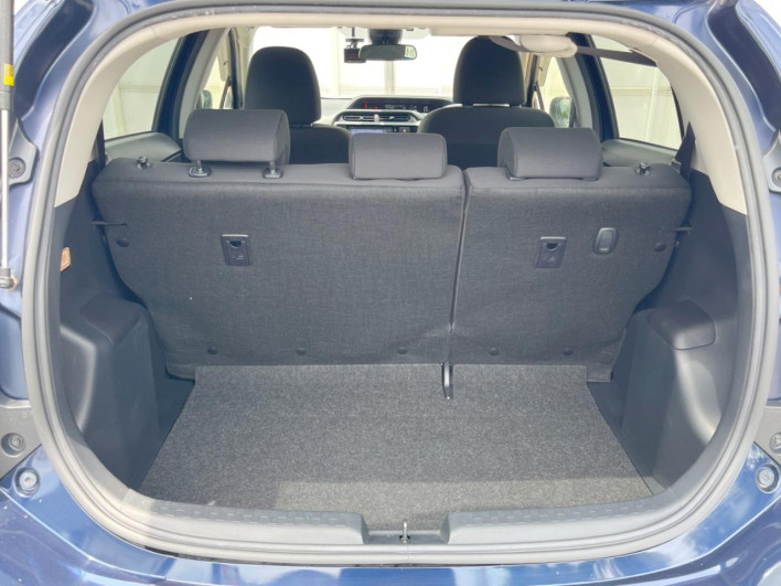 2016 Toyota Aqua DAA-NHP10 (UW-6a36052de815c)[15]