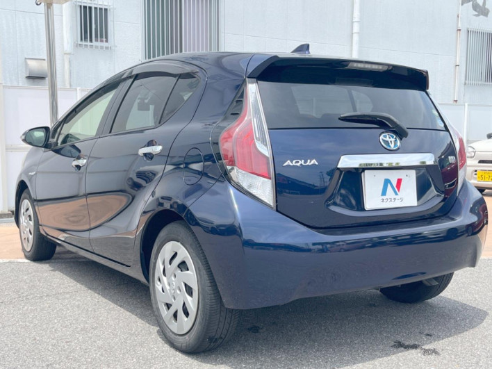 2016 Toyota Aqua DAA-NHP10 (UW-6a36052de815c)[13]