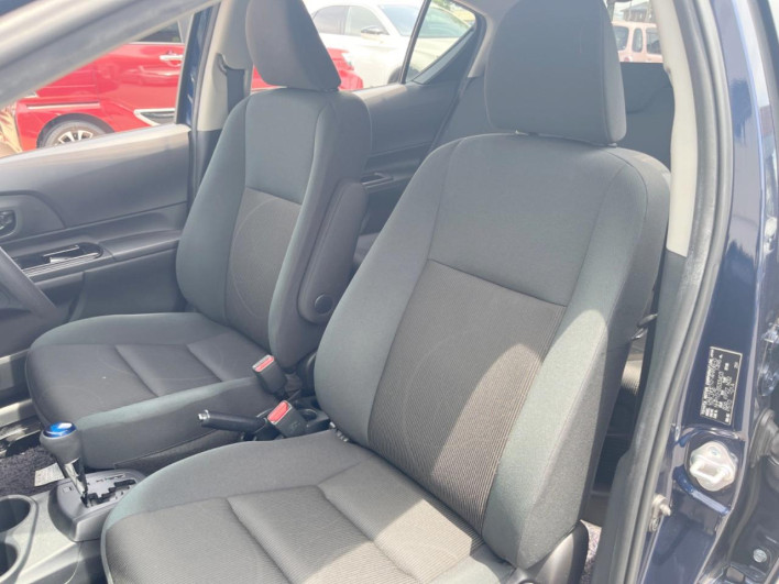2016 Toyota Aqua DAA-NHP10 (UW-6a36052de815c)[27]