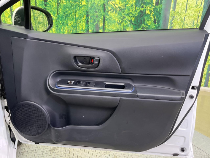 2017 Toyota Aqua DAA-NHP10 (UW-6a36052ea0b59)[28]