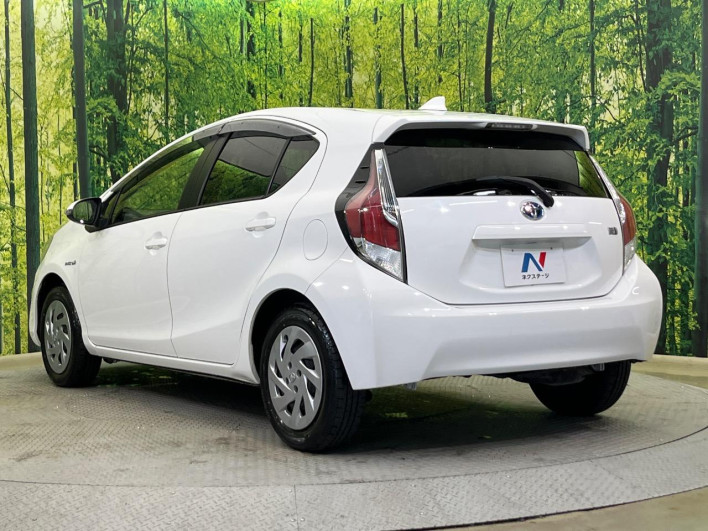2017 Toyota Aqua DAA-NHP10 (UW-6a36052ea0b59)[18]