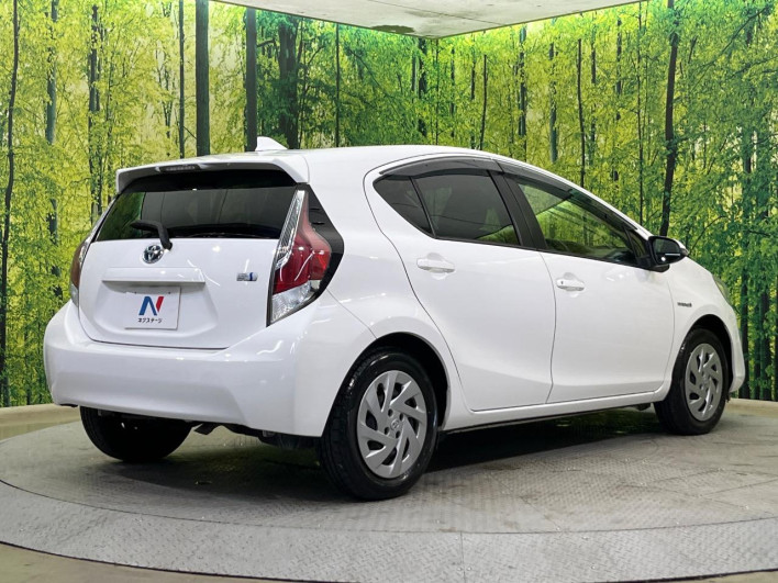 2017 Toyota Aqua DAA-NHP10 (UW-6a36052ea0b59)[16]