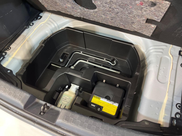 2017 Toyota Aqua DAA-NHP10 (UW-6a36052ea0b59)[25]
