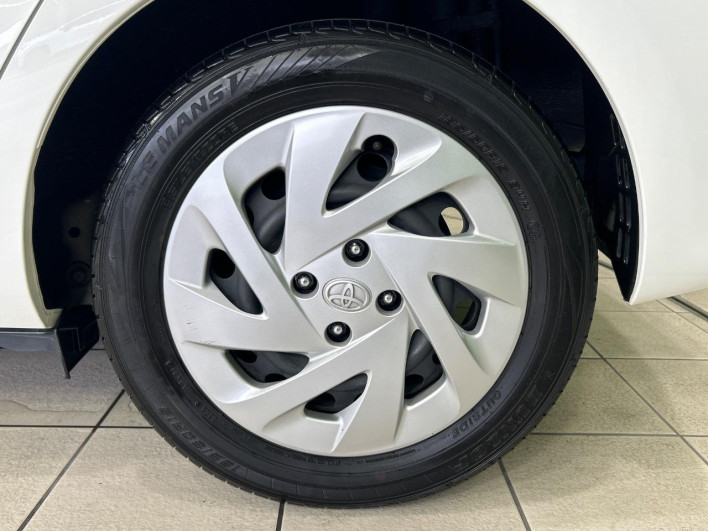 2017 Toyota Aqua DAA-NHP10 (UW-6a36052fb0a36)[9]
