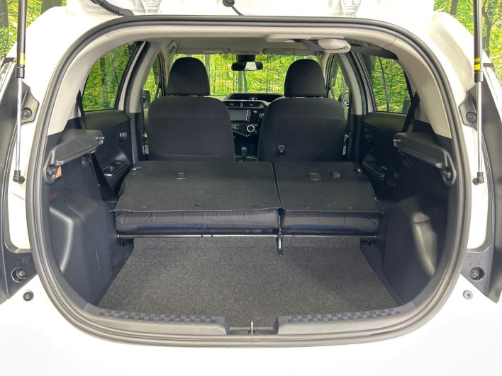 2017 Toyota Aqua DAA-NHP10 (UW-6a36052fb0a36)[28]