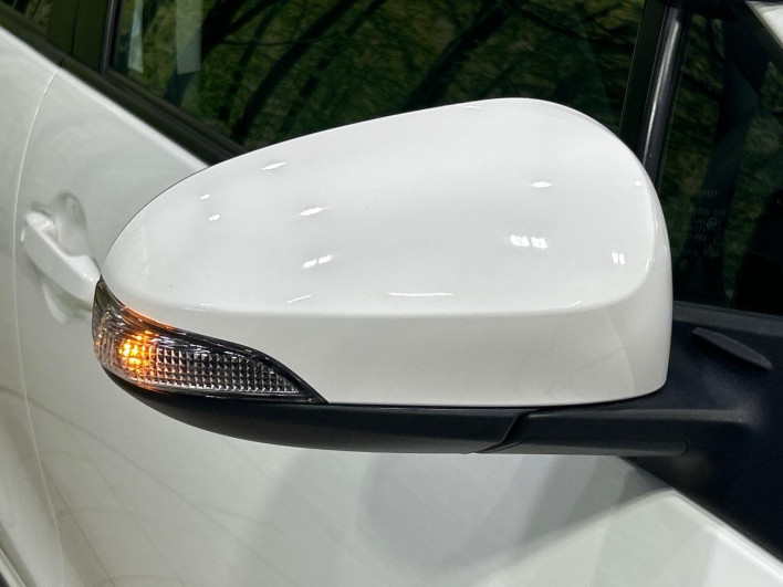2017 Toyota Aqua DAA-NHP10 (UW-6a36052fb0a36)[13]