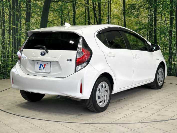 2017 Toyota Aqua DAA-NHP10 (UW-6a36052fb0a36)[19]