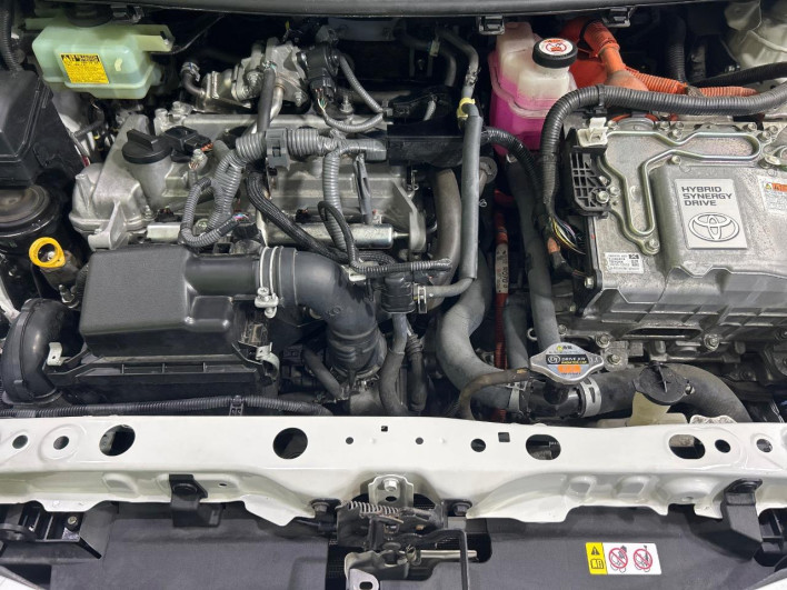 2017 Toyota Aqua DAA-NHP10 (UW-6a36052fb0a36)[4]