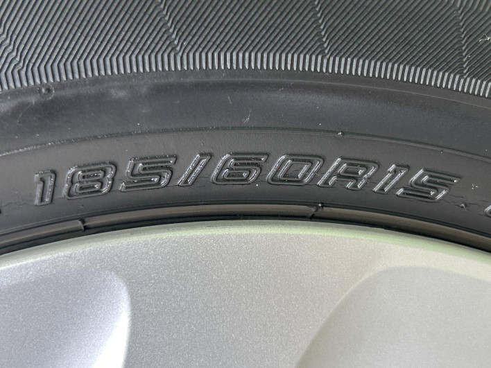 2017 Toyota Aqua DAA-NHP10 (UW-6a36052fb0a36)[10]