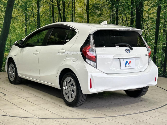 2017 Toyota Aqua DAA-NHP10 (UW-6a36052fb0a36)[22]