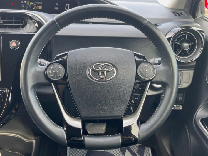 2018 Toyota Aqua DAA-NHP10H (UW-6a360530dc74d)[24]