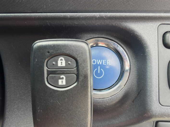 2018 Toyota Aqua DAA-NHP10H (UW-6a360530dc74d)[29]