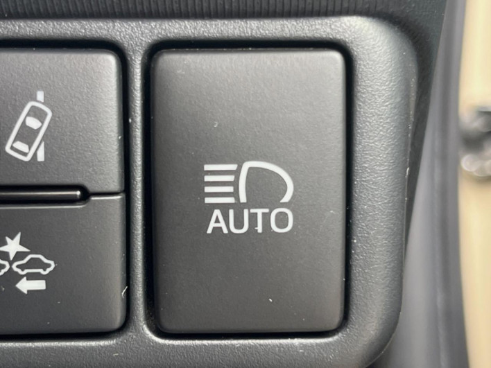 2018 Toyota Aqua DAA-NHP10H (UW-6a360530dc74d)[5]