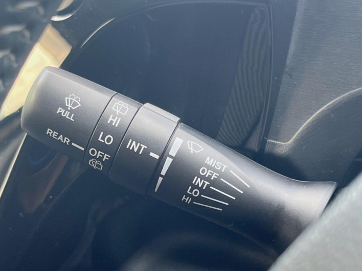 2018 Toyota Aqua DAA-NHP10H (UW-6a360530dc74d)[9]
