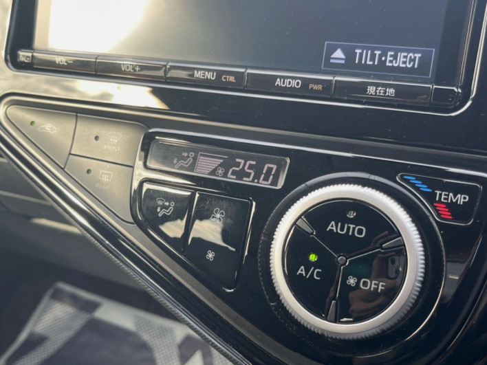 2018 Toyota Aqua DAA-NHP10H (UW-6a360530dc74d)[13]