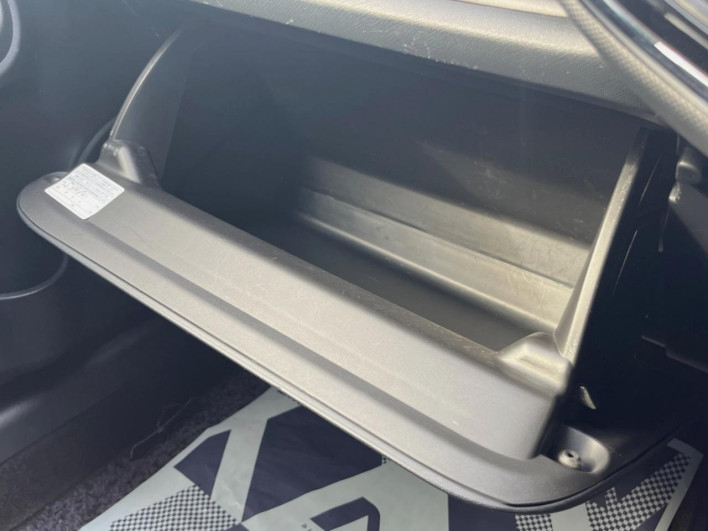2018 Toyota Aqua DAA-NHP10H (UW-6a360530dc74d)[18]