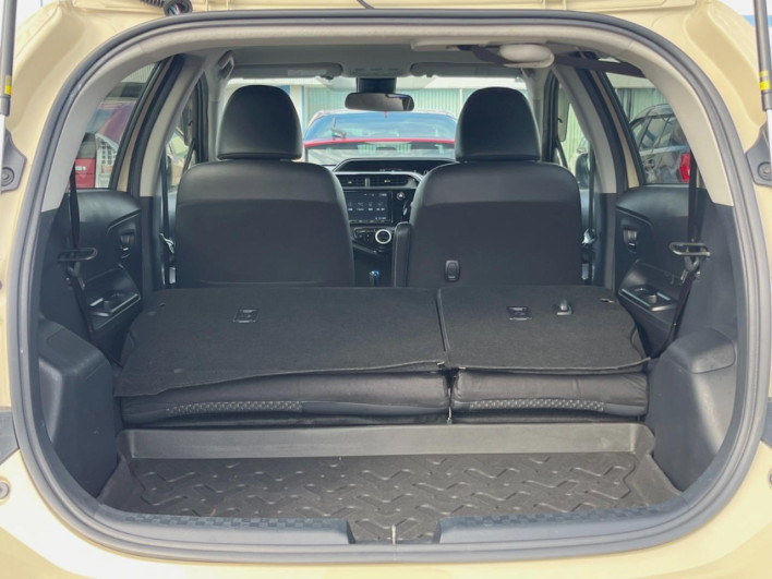 2018 Toyota Aqua DAA-NHP10H (UW-6a360530dc74d)[27]