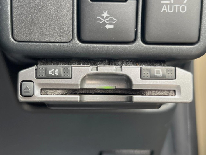 2018 Toyota Aqua DAA-NHP10H (UW-6a360530dc74d)[8]