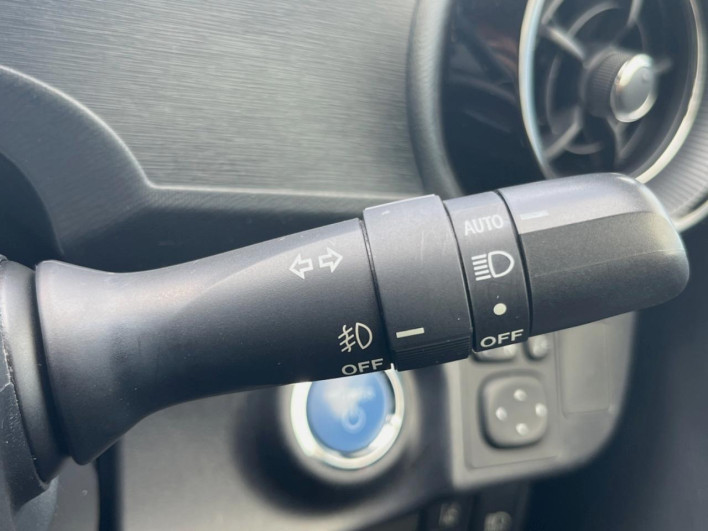 2018 Toyota Aqua DAA-NHP10H (UW-6a360530dc74d)[10]