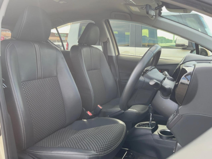 2018 Toyota Aqua DAA-NHP10H (UW-6a360530dc74d)[22]