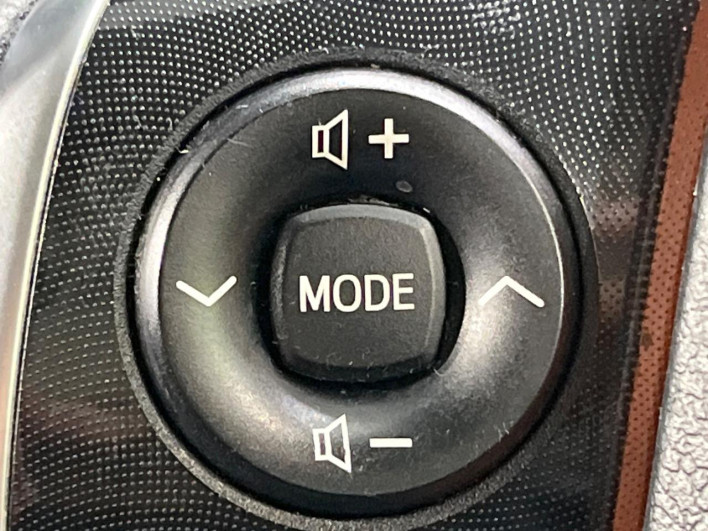 2016 Toyota Sienta DBA-NSP170G (UW-6a36053648338)[29]