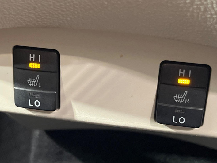 2016 Toyota Sienta DBA-NSP170G (UW-6a36053648338)[28]