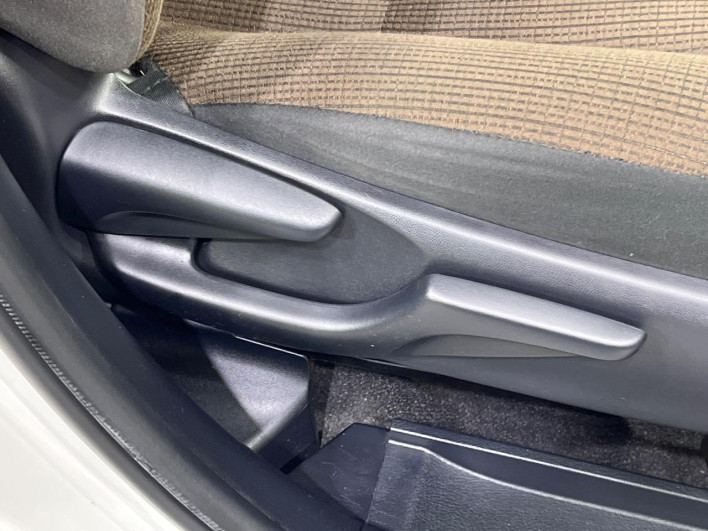 2016 Toyota Sienta DBA-NSP170G (UW-6a36053648338)[18]