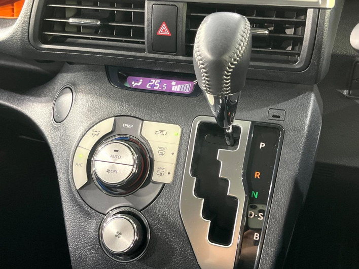 2017 Toyota Sienta DBA-NSP170G (UW-6a360536b4a66)[29]