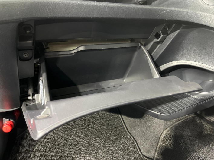 2017 Toyota Sienta DBA-NSP170G (UW-6a360536b4a66)[25]