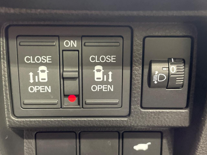 2022 Honda Step Wagon 6AA-RP8 (UW-6a360548bd9f9)[17]