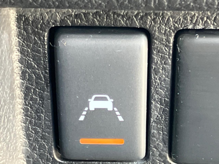 2019 Nissan Elgrand DBA-TE52 (UW-6a3605689aa2f)[17]