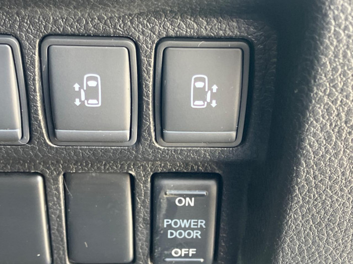 2019 Nissan Elgrand DBA-TE52 (UW-6a3605689aa2f)[14]