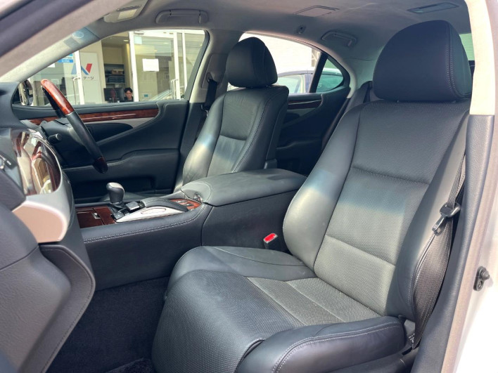 2017 Lexus LS DBA-USF40 (UW-6a360572ca809)[29]