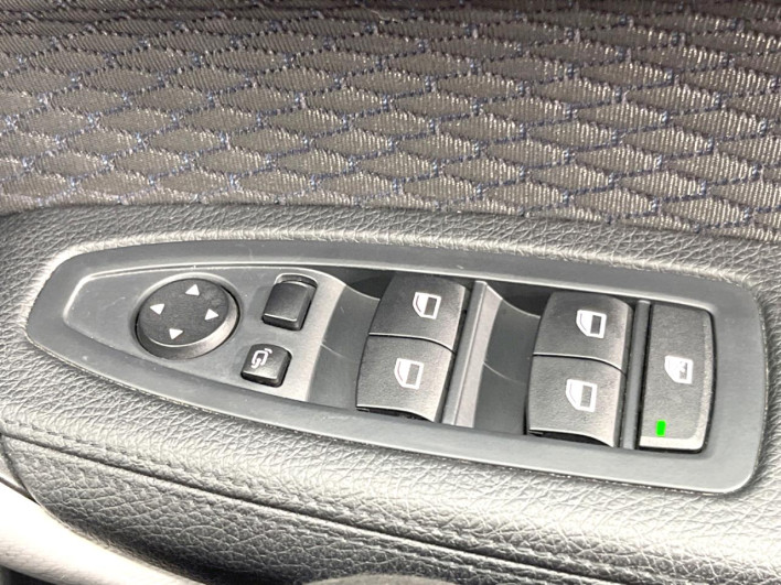 2016 BMW 1 Series LDA-1S20 (UW-6a3605812a80c)[21]